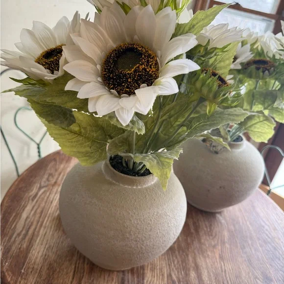 Chic Tan Vase with Sunflower Display - Picture 4 of 9